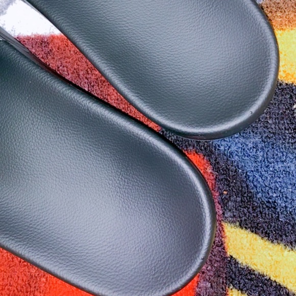 Sandals_&_Flip_Flops